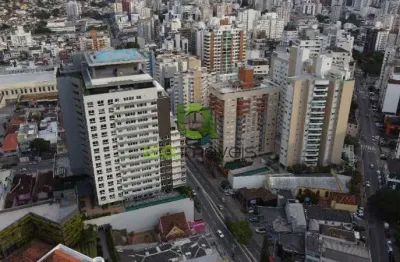 Studio à venda no centro de florianópolis: 1 suíte, sala, 1 vaga de garagem, 60m². localização privilegiada na av mauro ramos, totalmente mobiliado, com ampla área de lazer e serviços.