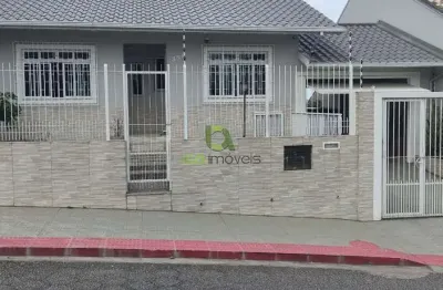 Espaçosa casa com 3 quartos e suíte na bela vista, são josé-sc  3 banheiros, 3 vagas de garagem e 300,95m² de área