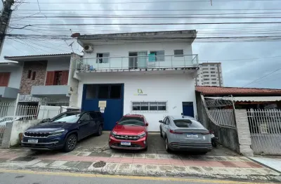 Apartamento com 1 quarto para alugar no Barreiros, São José 