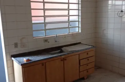 Alugo excelente bem localizada casa de 2 dormitorios no pq conti nental 2