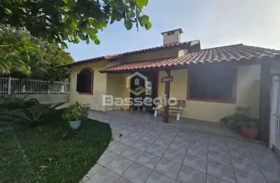 Excelente imóvel em nova tramandaí com 3 quartos e 2 frentes