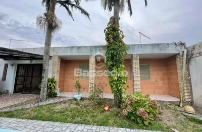 Casa com otima localização 4 quartos em cidreira/rs