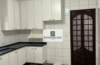Casa com 2 dormitórios para alugar por r$ 1.890,00/mês - vila alice - diadema/sp