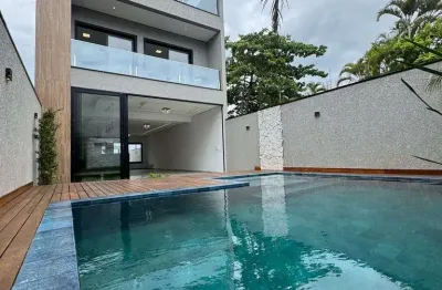 Triplex frente ao mar praia de leste 3 suítes 180 m² 2 vagas garagem para venda.