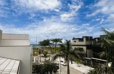 Triplex semi-mobiliado 3 suítes com 201,00 m² área construída para venda.