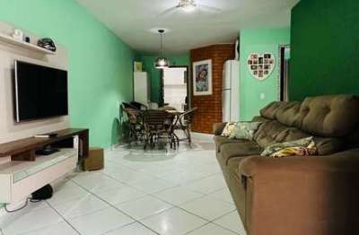 Casa a venda com 2 quartos (suíte) a 2 quadras do mar em praia de leste r$420mil