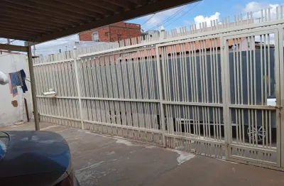 !! mariah imóveis vende excelente casa na qr 212 em localização privilegiada na santa maria !!