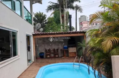 Casa com 3 quartos à venda na rua coqueiros, 670, tabuleiro (monte alegre), camboriú, 300 m2 por r$ 1.900.000