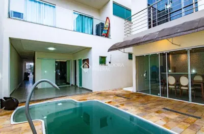 Casa com 4 quartos à venda na rua josé maximiliano de andrade, 764, gravata, navegantes, 227 m2 por r$ 990.000