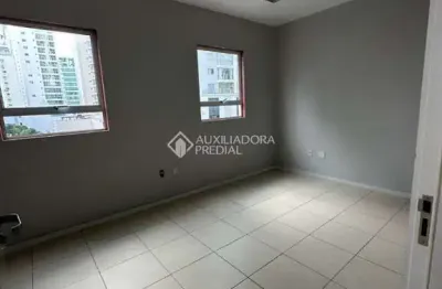 Sala comercial à venda na rua protásio boaventura caetano, 56, pioneiros, balneário camboriú, 37 m2 por r$ 650.000