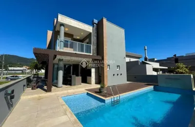 Casa em condomínio fechado com 3 quartos à venda na rua josé francisco bernardes, 610, centro, camboriú, 289 m2 por r$ 3.600.000