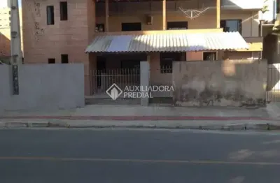 Casa com 8 quartos à venda na monte lucania, 670, monte alegre, camboriú, 308 m2 por r$ 800.000