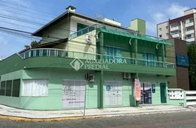 Casa com 4 quartos à venda na rua joaquim nunes, 48, centro, camboriú, 475 m2 por r$ 3.000.000