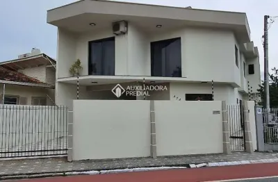 Casa com 4 quartos à venda na rua almirante barroso, 474, centro, itajaí, 230 m2 por r$ 1.500.000