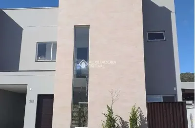 Casa em condomínio fechado com 3 quartos à venda na avenida hermógenes de assis feijó, 1100, barra, balneário camboriú, 130 m2 por r$ 1.896.000