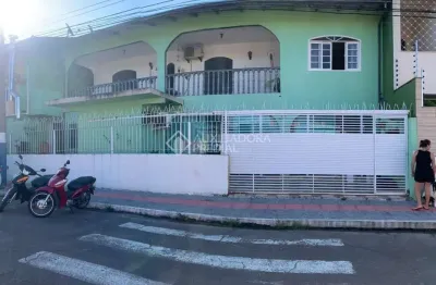 Casa com 3 quartos à venda na rua 2000, 863, centro, balneário camboriú, 230 m2 por r$ 2.400.000