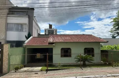 Casa com 3 quartos à venda na rua figueira, 350, tabuleiro (monte alegre), camboriú, 190 m2 por r$ 2.100.000