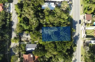 Terreno à venda na vereador domingos fonseca, 60, praia do estaleiro, balneário camboriú, 484 m2 por r$ 1.300.000