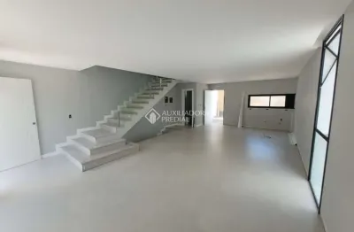 Casa com 4 quartos à venda na rua macuco, 1, ariribá, balneário camboriú, 202 m2 por r$ 2.550.000