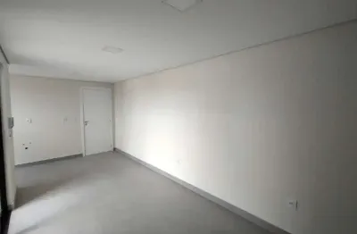 Apartamento com 2 quartos, sendo uma suite, sacada com churrasqueira e vaga de garagem coberta a venda no cruzeiro, sao jose dos pinhais/pr