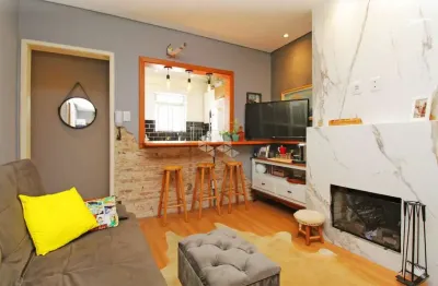 Apartamento de 2 dormitórios com lareira no bairro menino deus a metros do shopping praia de belas