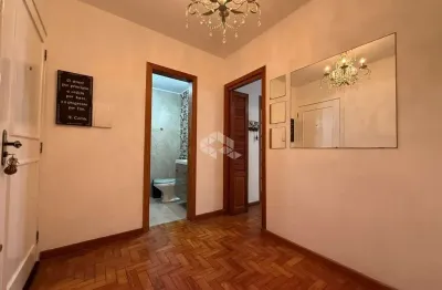 Apartamento jk com divisória, a venda na demétrio ribeiro, no centro histórico de poa.