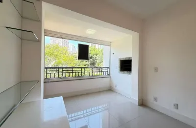 Apartamento de 2 dormitórios, 68mts, com vaga coberta no passo d'areia.