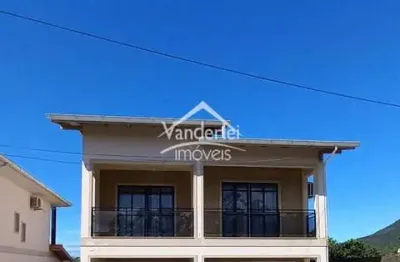 Casa no loteamento com 03 quartos, sendo 01 suíte no bairro guarda do cubatão em palhoça /sc