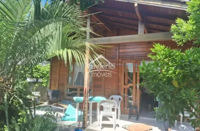 Casa com 04 quartos, sendo 01 suíte a 300m da praia da pinheira em palhoça - sc