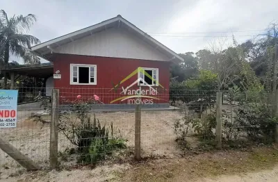 Casa de 63m² com 2 quartos e garagem coberta em amplo terreno de 500m² no maciambu pequeno em palhoça - sc