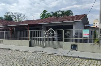 Casa 03 dormitórios, sendo 01 suite no centro de palhoça - sc.