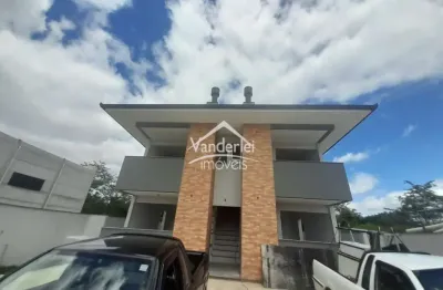 Apartamento padrão com 3 quartos sendo 1 suíte, varanda com churrasqueira.