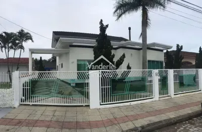 Casa alto padrão 03 dormitórios sendo uma suíte no centro de palhoça - sc