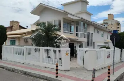 Casa de esquina com 04 quartos, sendo 03 suites com closet no bairro pagani em palhoça- sc