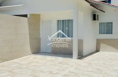 Casa com edicula nos fundos  02 quartos, no bairro Pacheco em Palhoça-SC