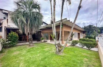 Vendo ampla casa, 04 quartos, bairro água verde - blumenau
