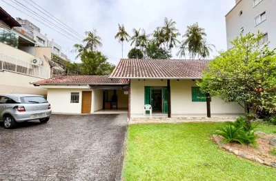 Vendo casa semi mobiliada, 03 quartos - bairro escola agrícola
