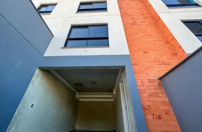 Vendo sobrado triplex, 02 suítes - bairro escola agrícola