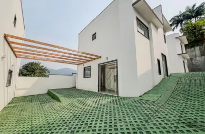 Vendo sobrado novo em condomínio fechado, bairro itoupava central