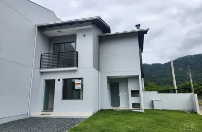 Casa semi mobiliada para locação no bairro itoupava central