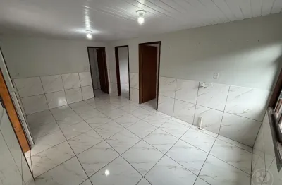 Alugo casa com 2 quartos e garagem coberta - no bairro progresso