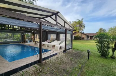 Casa c/ 5 suítes e piscina coberta. totalmente mobiliada para aluguel!