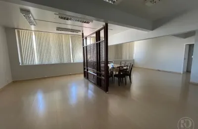 Alugo apartamento com 4 dormitórios sendo 1 suite no centro de blumenau
