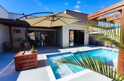 Linda casa à venda com piscina, automação e eletrodomésticos de alto padrão