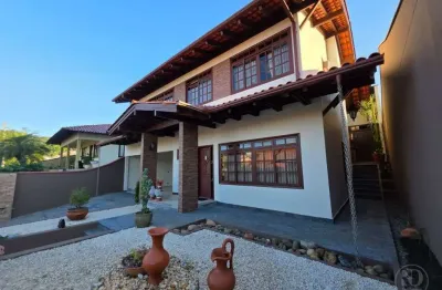 Casa com 3 quartos à venda na Rua Emília Zucco, 143, Velha Central, Blumenau, 234 m2 por R$ 1.650.000