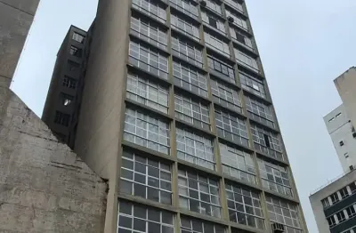 Desocupada. no coração do centro de curitiba ao lado do marco zero!