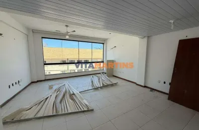 Sala de 20m² para locação por r$1.500,00 + taxas no centro de cabo frio/rj