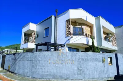 Casa sobrado com 03 dormitórios, 01 suíte, em forquilhas – são josé/sc