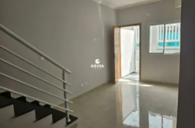 Casa triplex com 3 dormitórios no bairro da aviação em praia grande