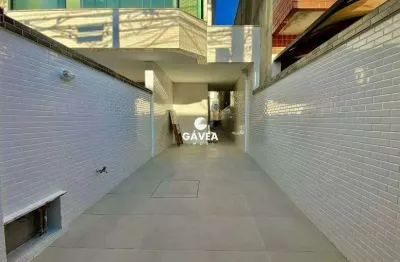 Casa térrea com 3 suítes e churrasqueira na ponta da praia em santos.